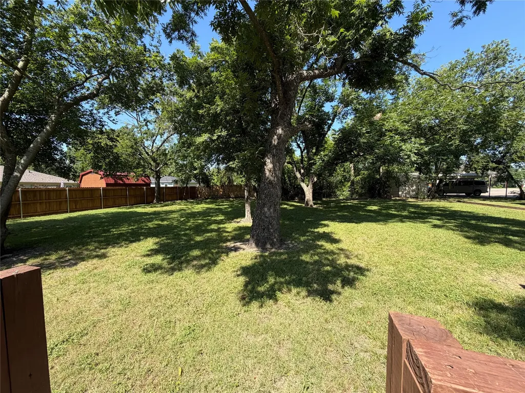 1711 Oriental Street Bonham TX 75418