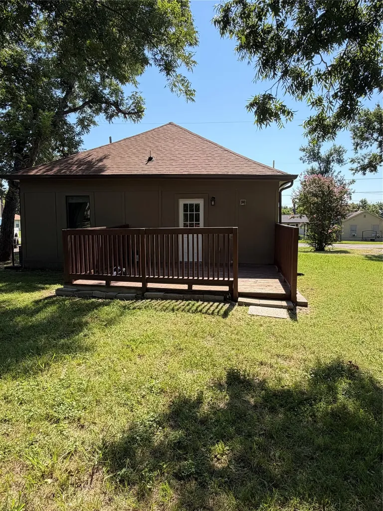 1711 Oriental Street Bonham TX 75418