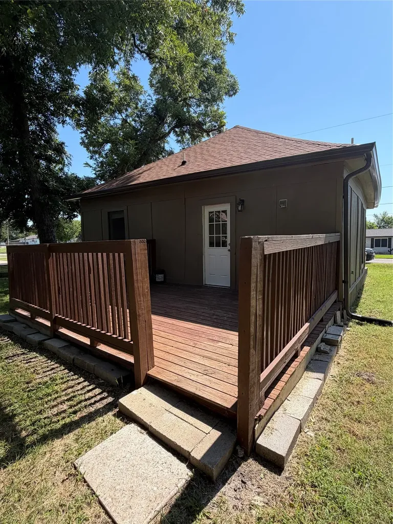 1711 Oriental Street Bonham TX 75418