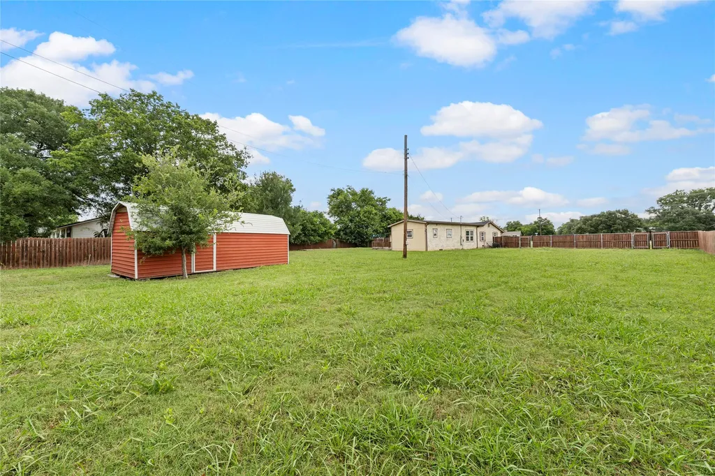 1305 S Robinson Drive Robinson TX 76706