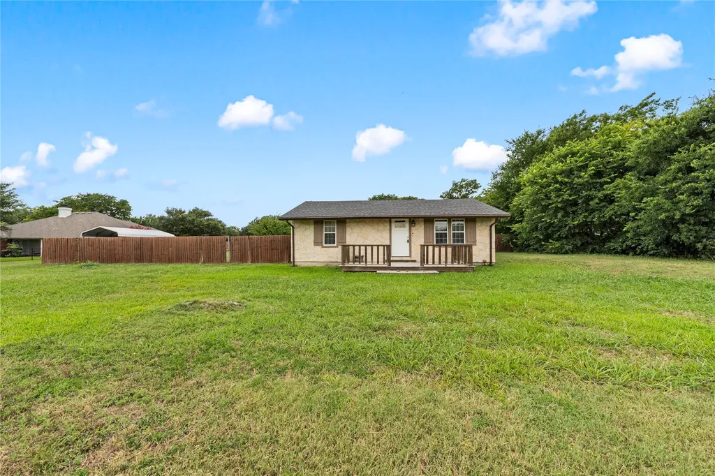 1305 S Robinson Drive Robinson TX 76706