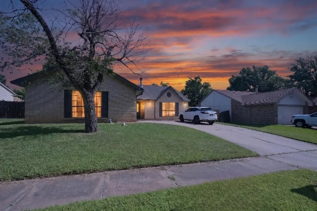 3825 Hackberry Lane Bedford TX 76021