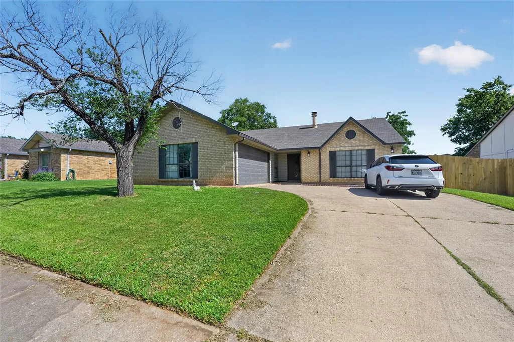 3825 Hackberry Lane Bedford TX 76021