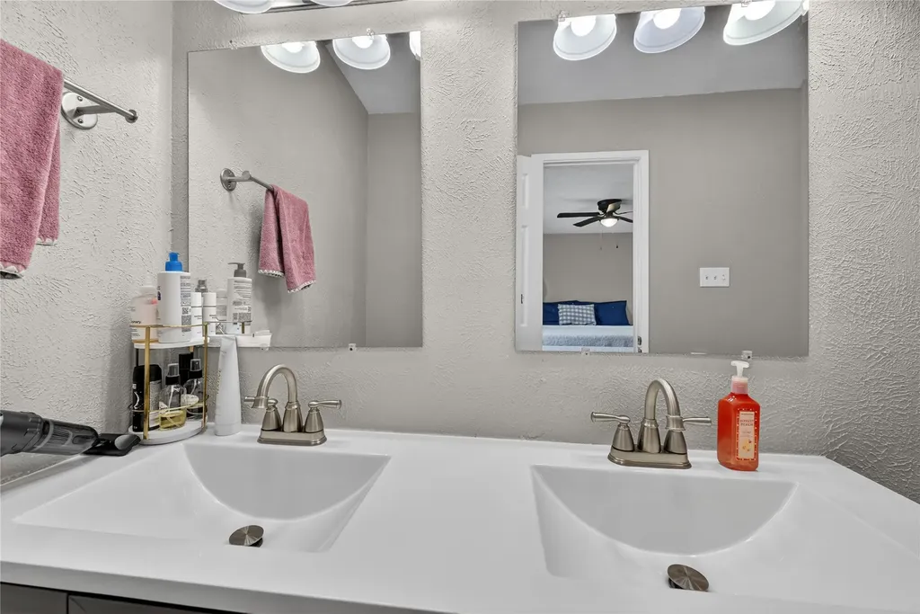 3825 Hackberry Lane Bedford TX 76021