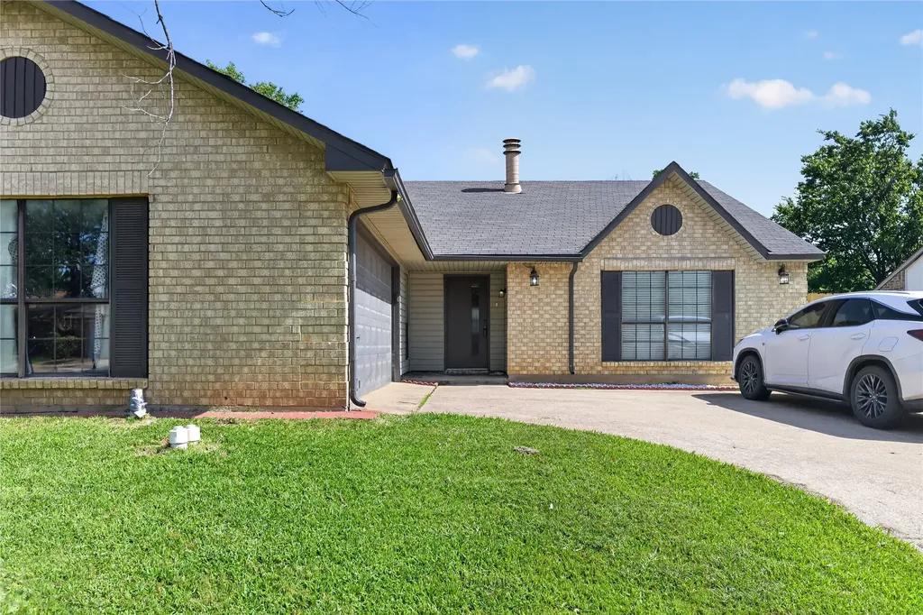 3825 Hackberry Lane Bedford TX 76021
