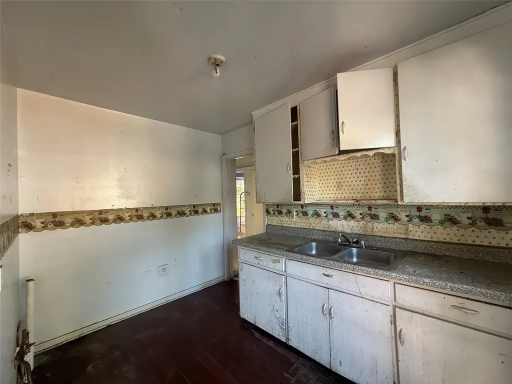 426 Krueger Street Dallas TX 75224
