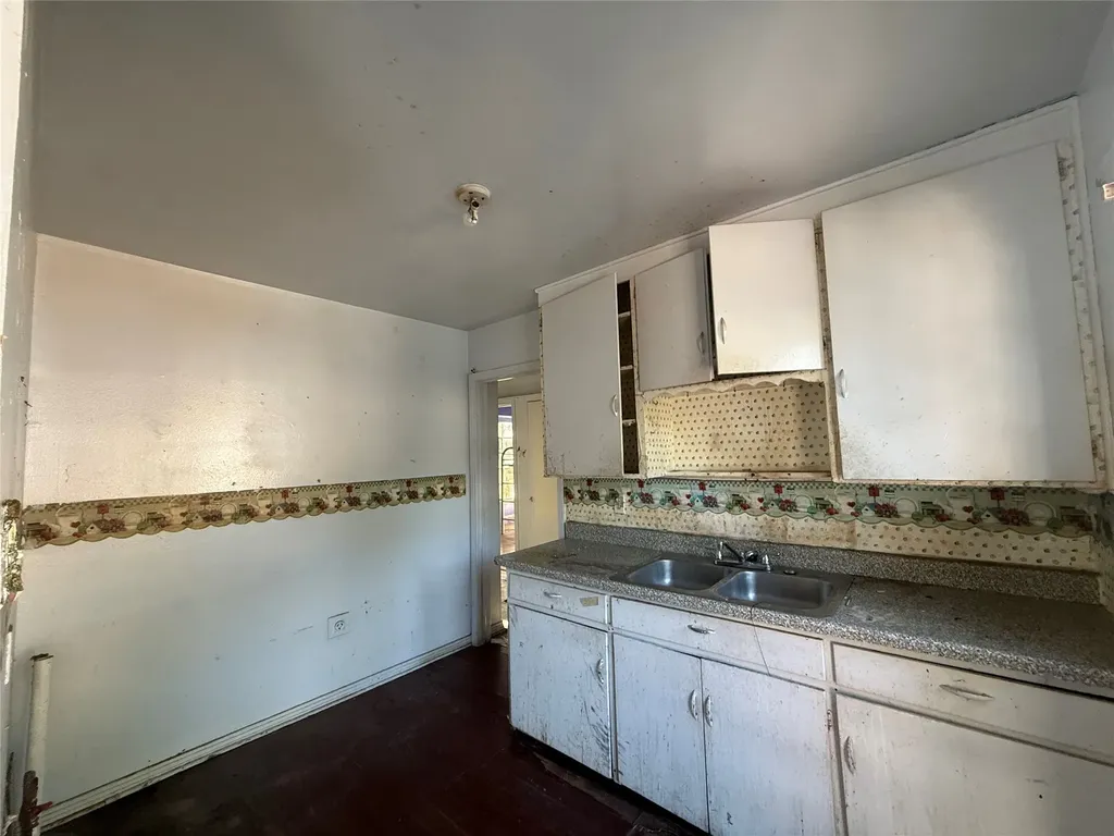 426 Krueger Street Dallas TX 75224