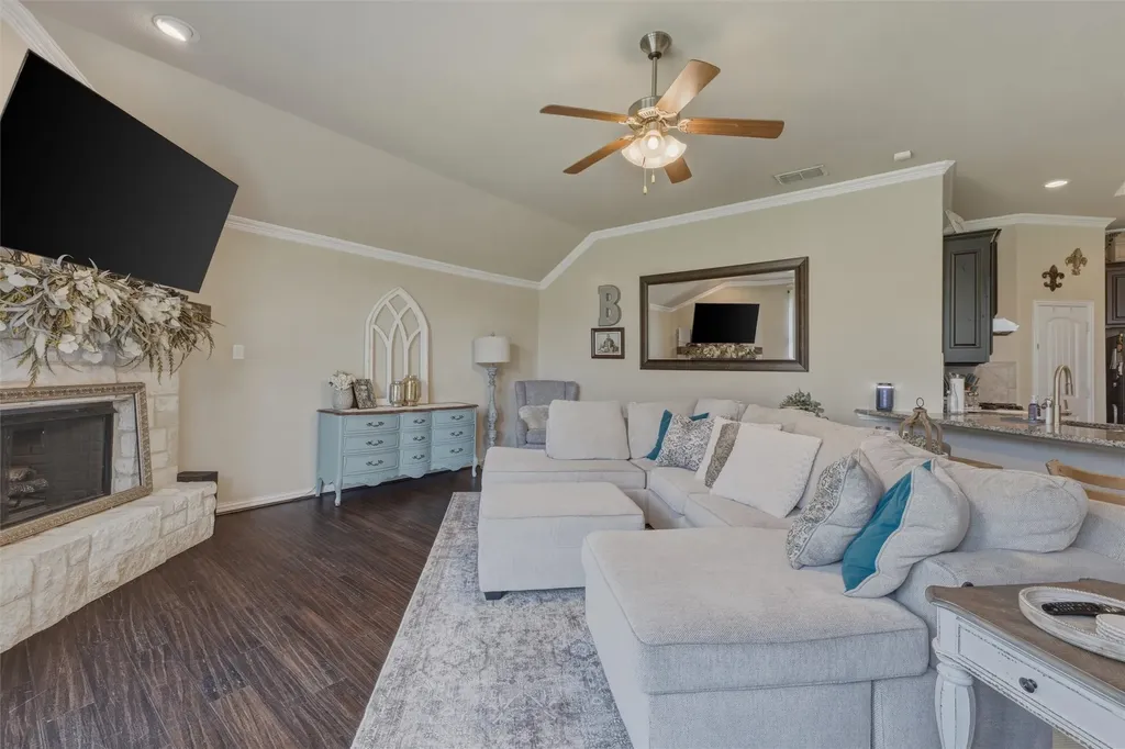 2955 Geneva Drive Grand Prairie TX 75054