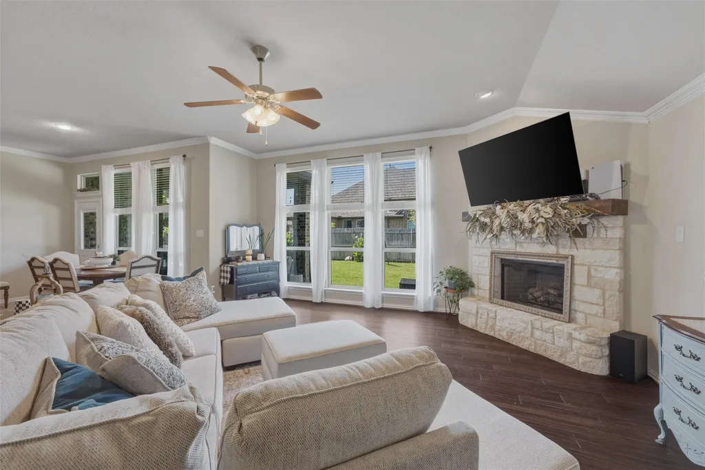 2955 Geneva Drive Grand Prairie TX 75054
