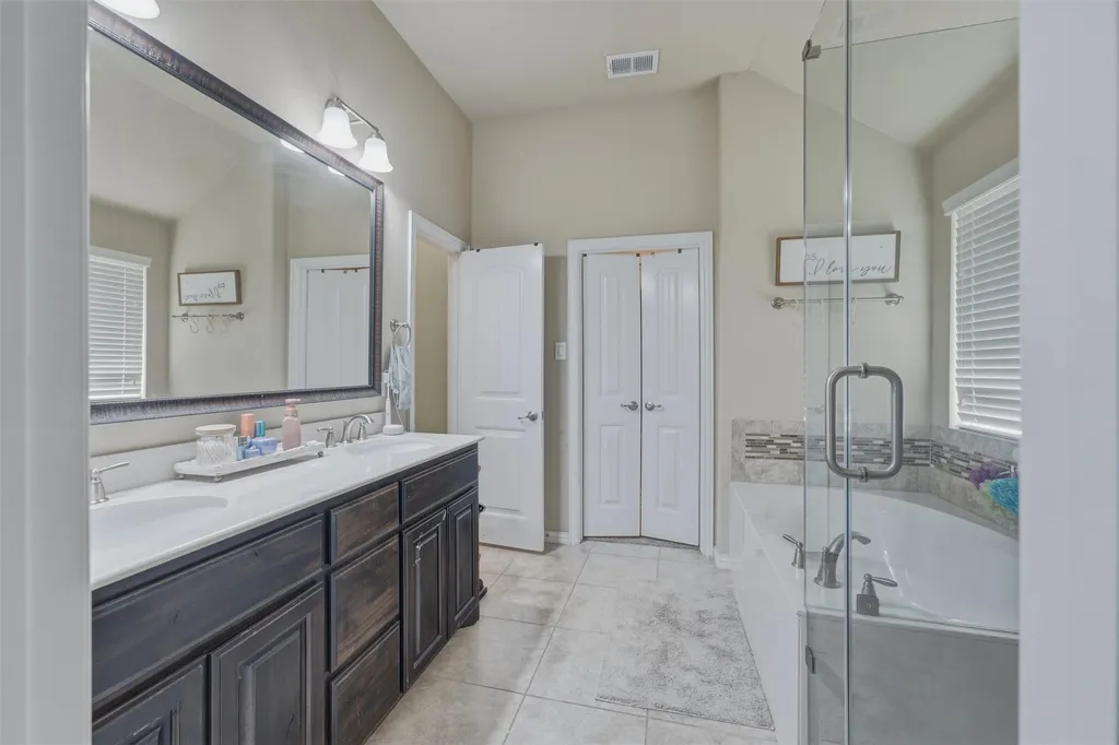 2955 Geneva Drive Grand Prairie TX 75054