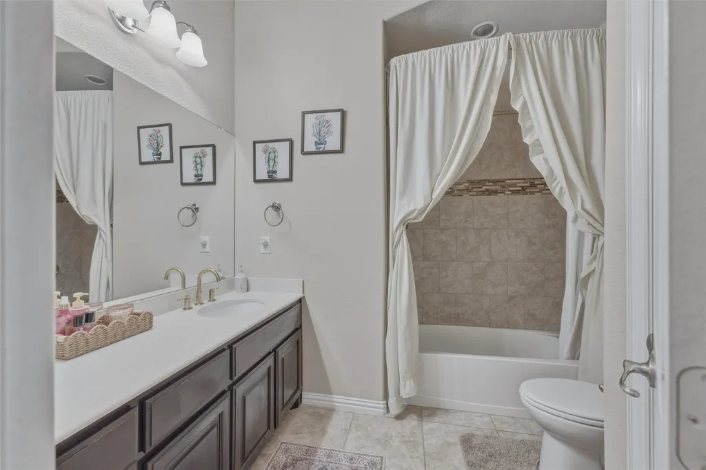 2955 Geneva Drive Grand Prairie TX 75054