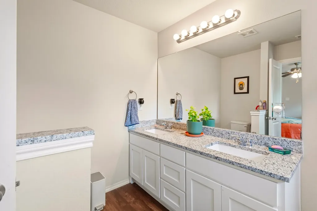 1634 E Missouri Avenue Dallas TX 75216