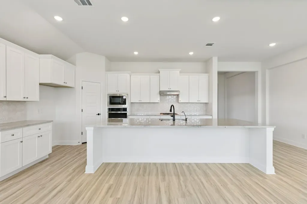 7701 Sheaves Trail Joshua TX 76058