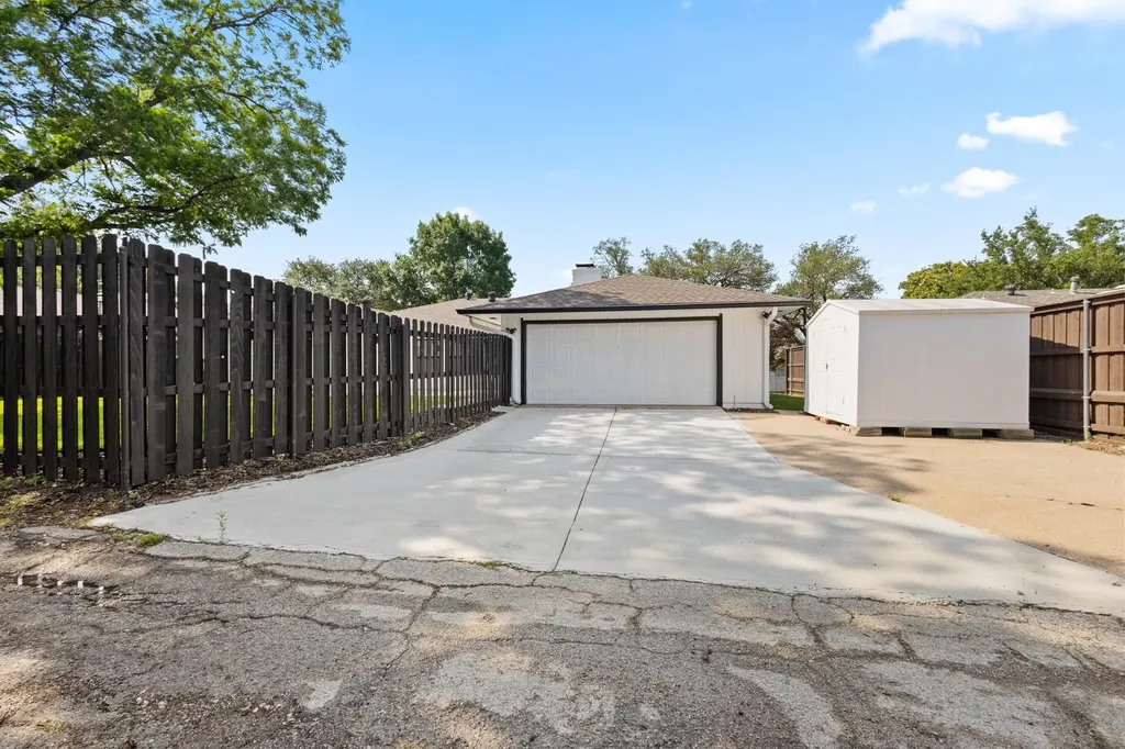 4105 Candlenut Lane Dallas TX 75244
