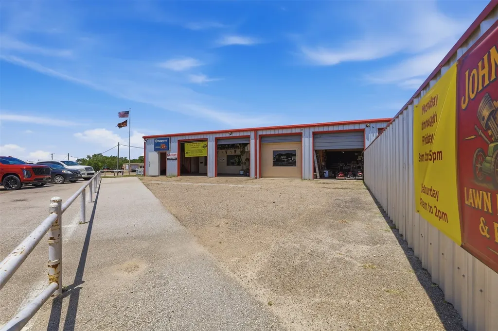 1605 S Main Street Cleburne TX 76033
