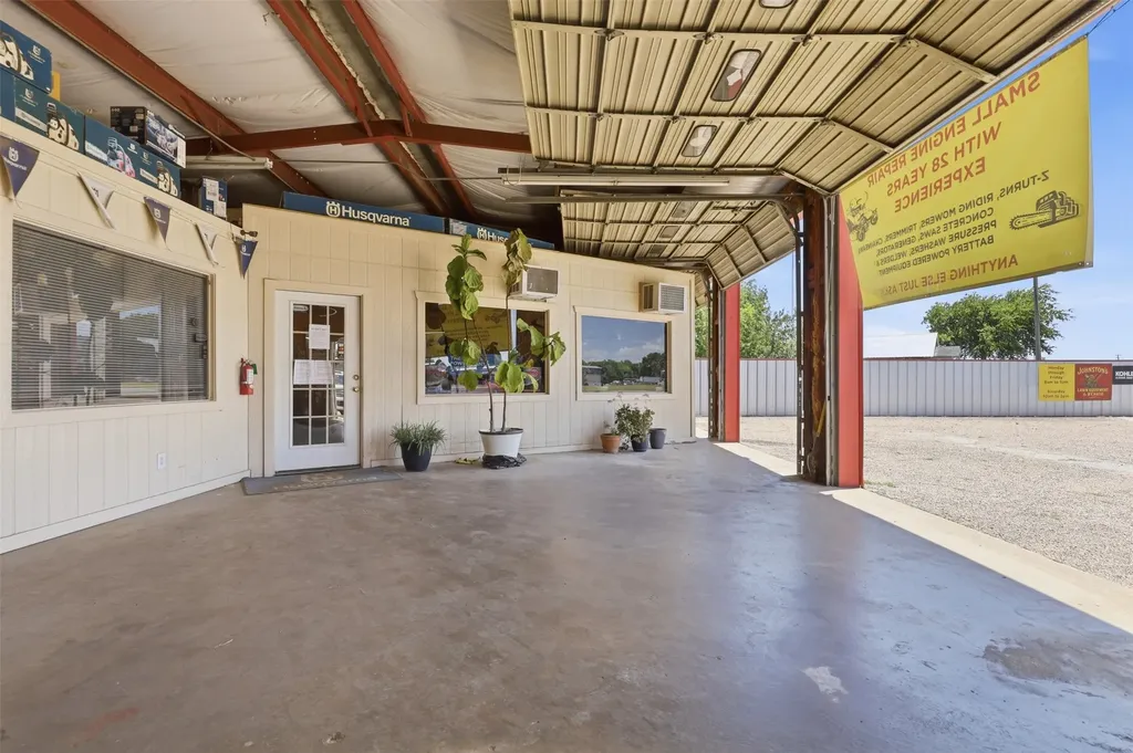 1605 S Main Street Cleburne TX 76033