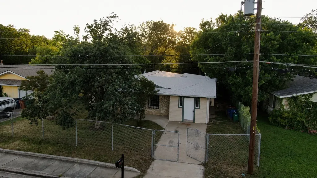 1060 Gardner Road Austin TX 78721