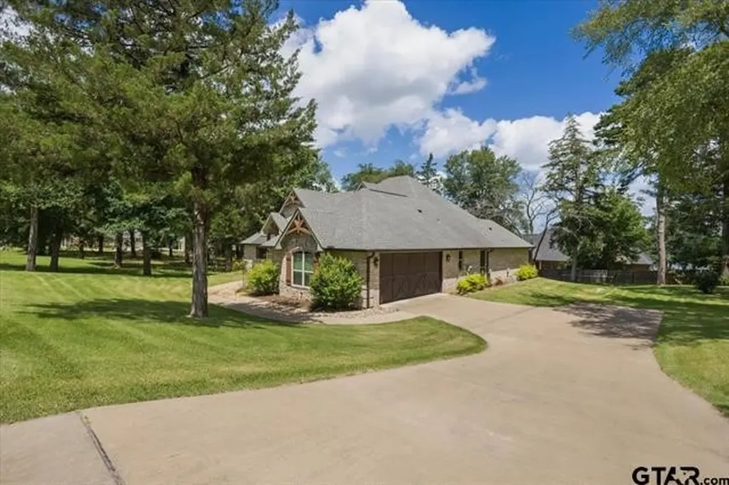 332 Hines Crossing Bullard TX 75757