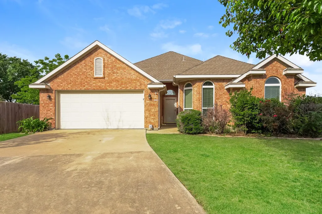 101 Canterbury Drive Saginaw TX 76179