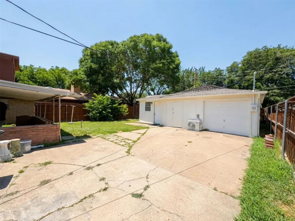 2011 N Houston Street Fort Worth TX 76164