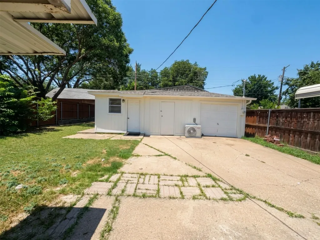 2011 N Houston Street Fort Worth TX 76164