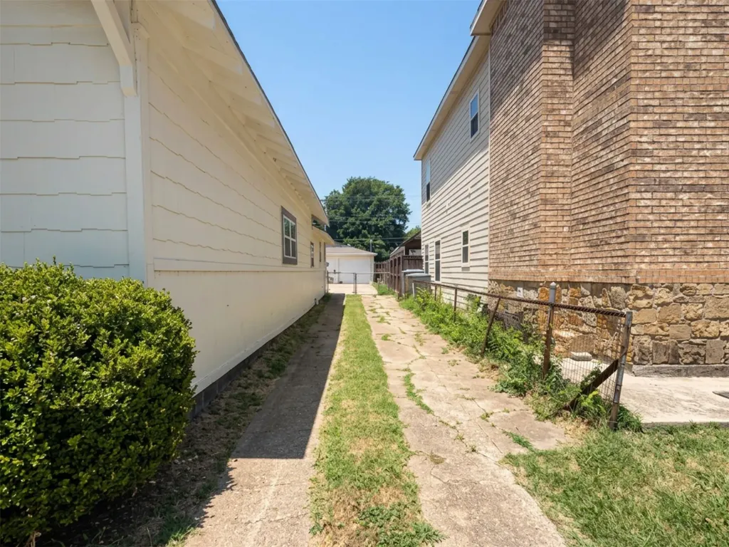 2011 N Houston Street Fort Worth TX 76164