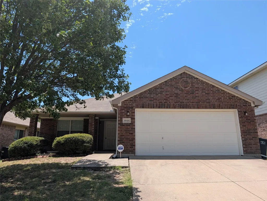 9949 Sparrow Hawk Lane Fort Worth TX 76108