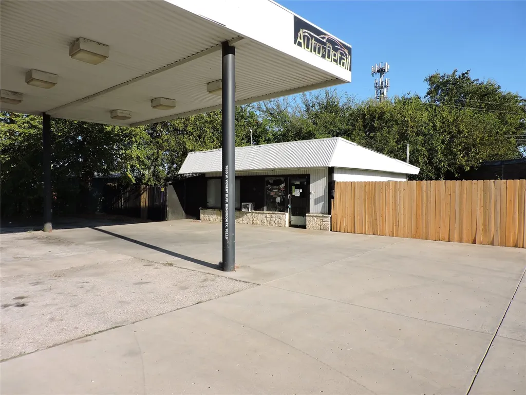 7385 W Vickery Boulevard Benbrook TX 76116