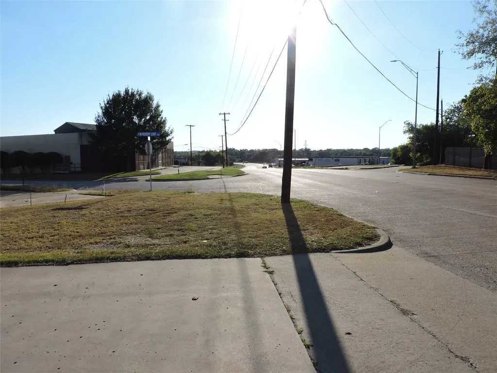 7385 W Vickery Boulevard Benbrook TX 76116