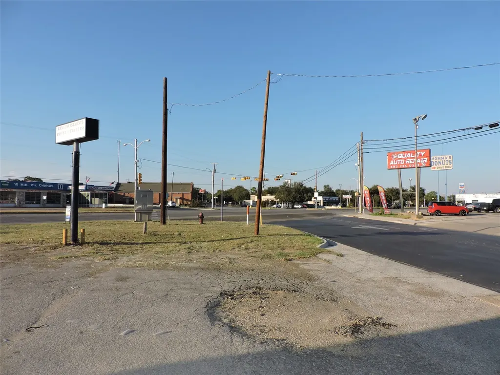 7385 W Vickery Boulevard Benbrook TX 76116