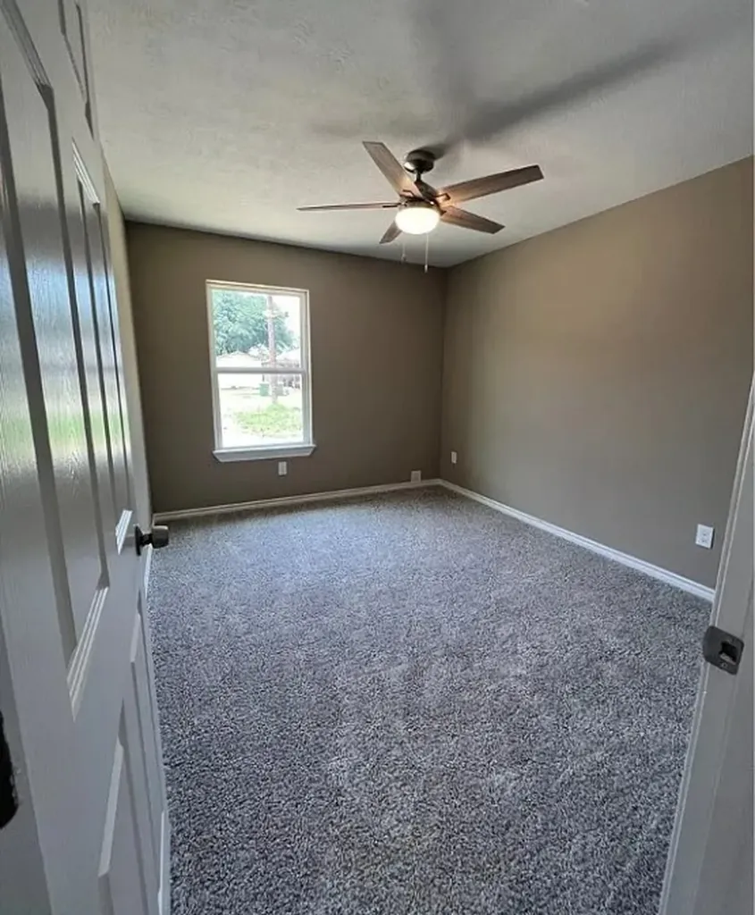 709 W Evans Street Hearne TX 77859