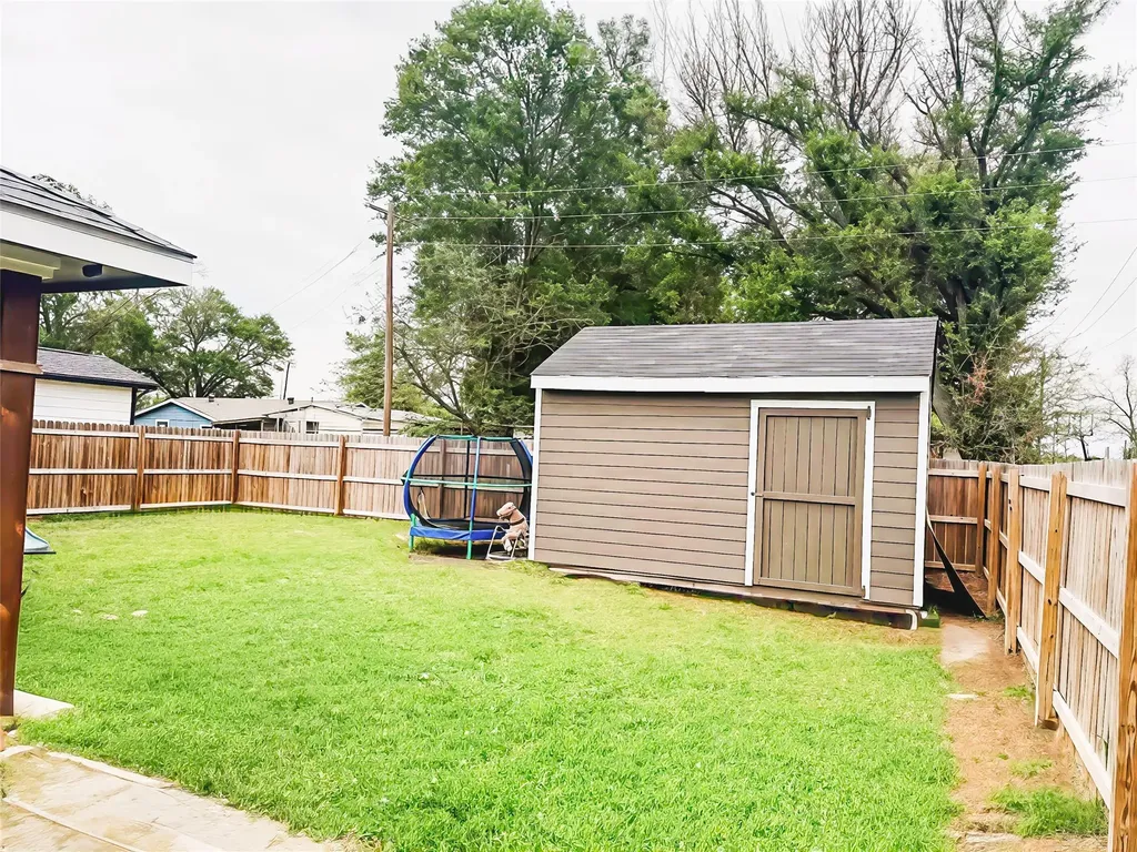709 W Evans Street Hearne TX 77859