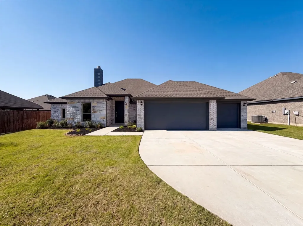 1530 Woodmere Drive Krum TX 76249