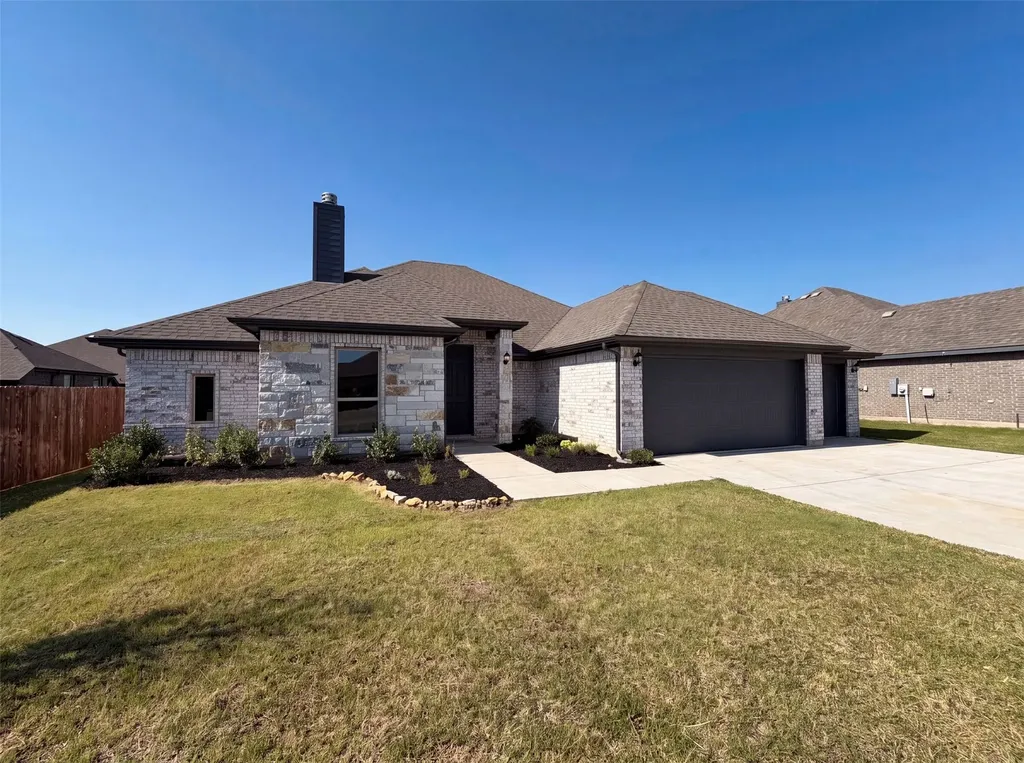 1530 Woodmere Drive Krum TX 76249