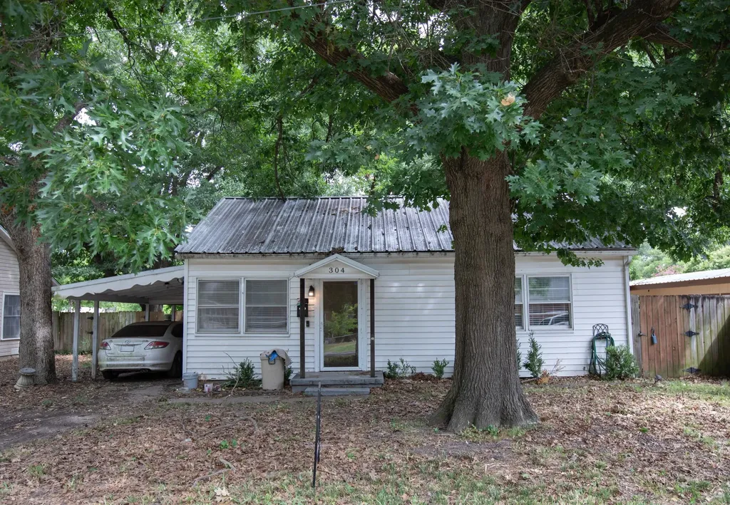 304 Roberts Avenue Terrell TX 75160