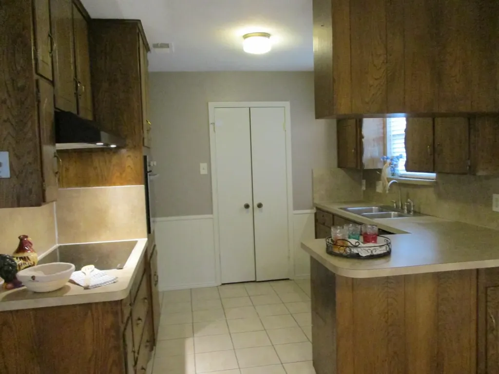 912 Shell Court Bedford TX 76022