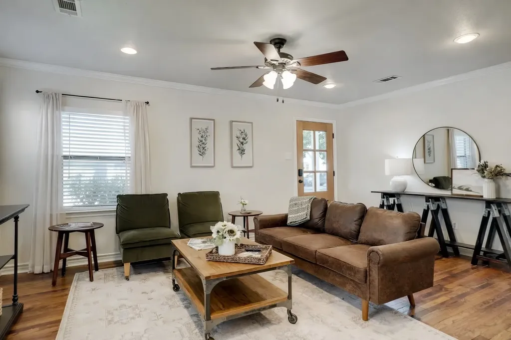 2801 W Bewick Street Fort Worth TX 76109