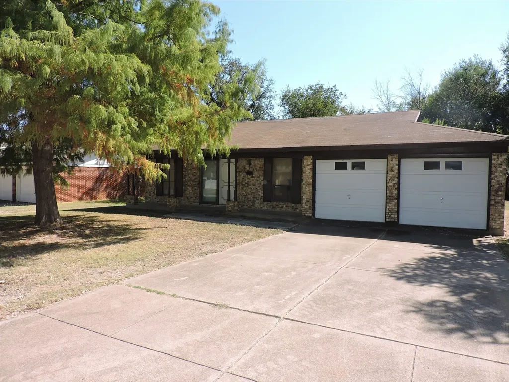 246 Amy Street Burleson TX 76028