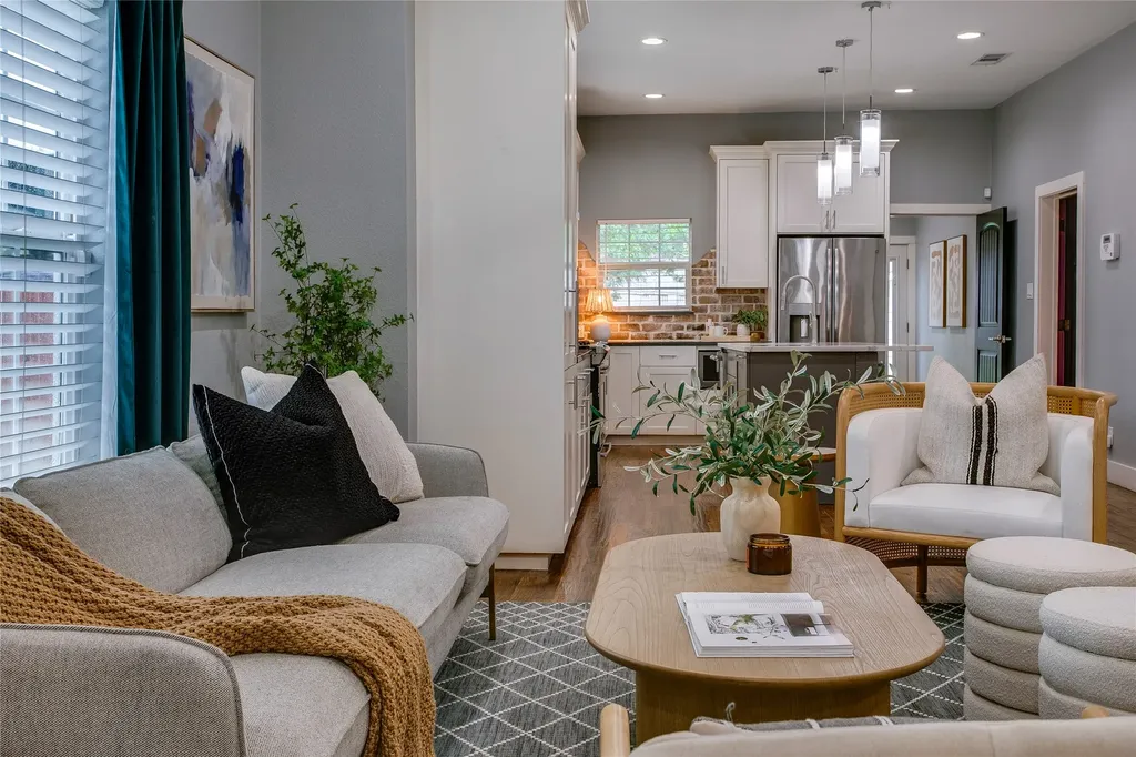 322 S Brighton Avenue Dallas TX 75208