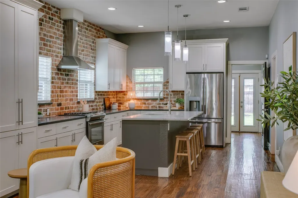 322 S Brighton Avenue Dallas TX 75208