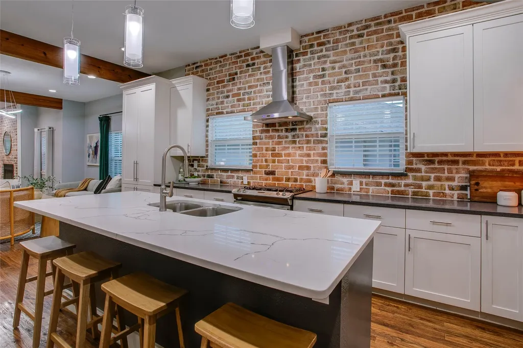 322 S Brighton Avenue Dallas TX 75208