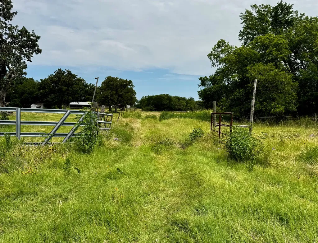 1438 Hurst Road Axtell TX 76624