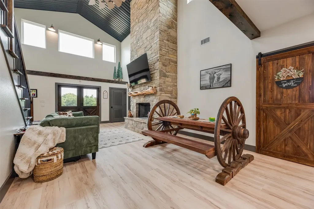 9924 NW County Road 2221 Barry TX 75102