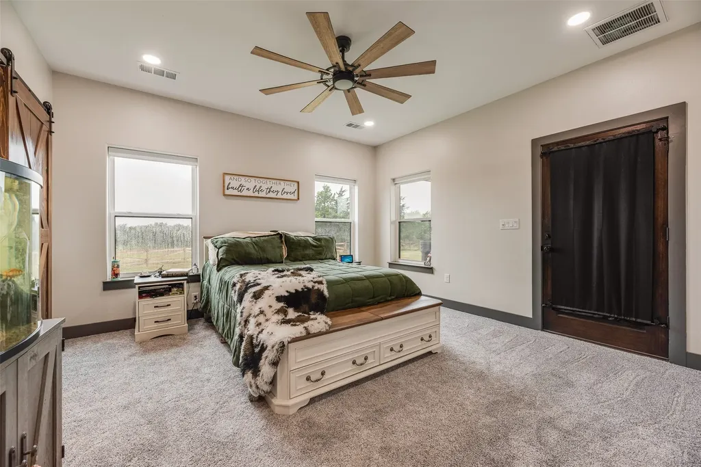 9924 NW County Road 2221 Barry TX 75102
