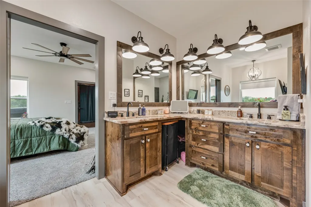 9924 NW County Road 2221 Barry TX 75102