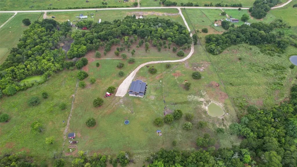 9924 NW County Road 2221 Barry TX 75102