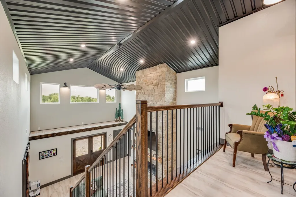 9924 NW County Road 2221 Barry TX 75102