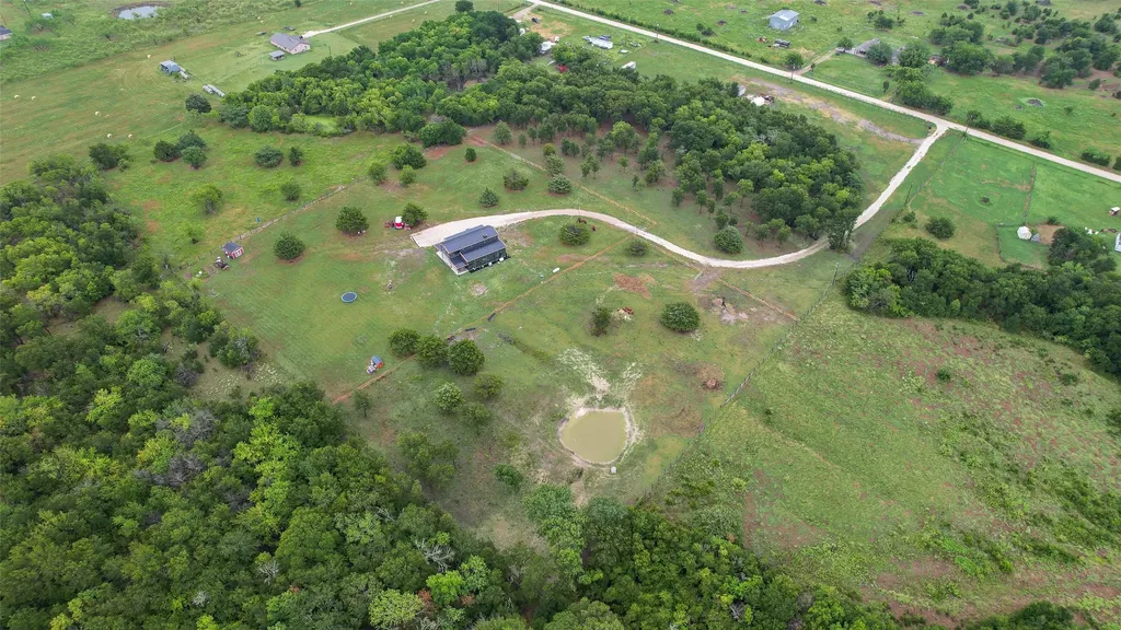 9924 NW County Road 2221 Barry TX 75102