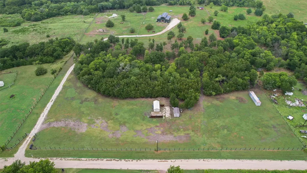 9924 NW County Road 2221 Barry TX 75102