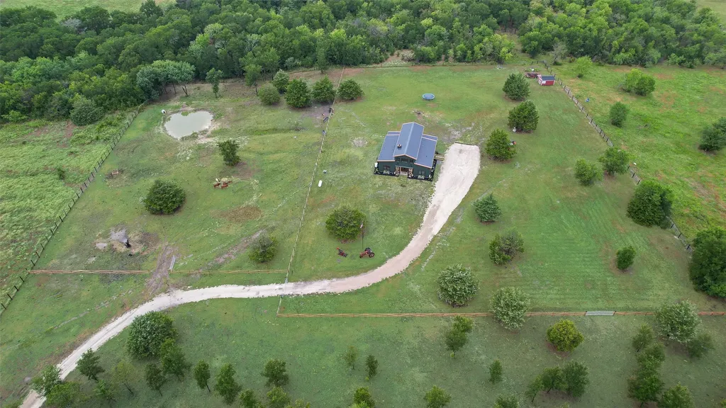 9924 NW County Road 2221 Barry TX 75102